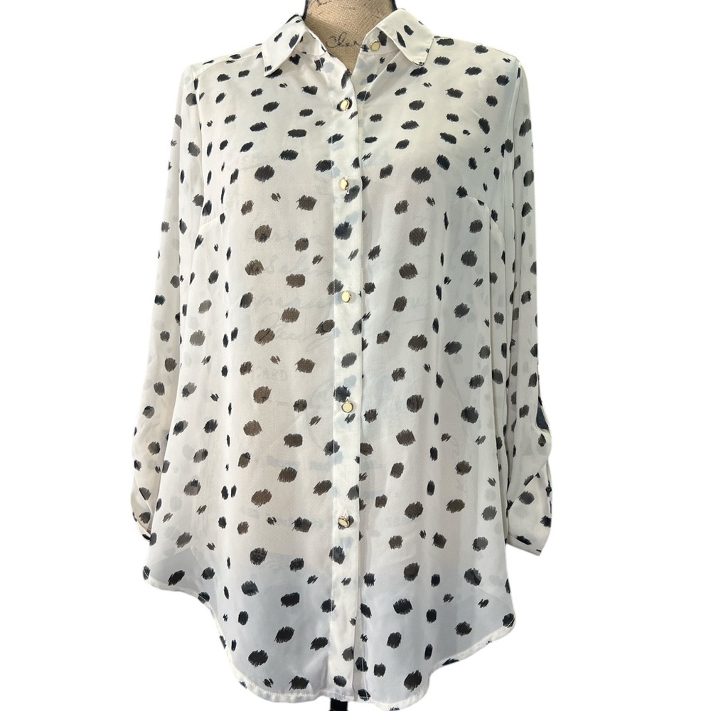 AB Studio EC Off white and black print top. Rolled up tabbed sleeves. Size med